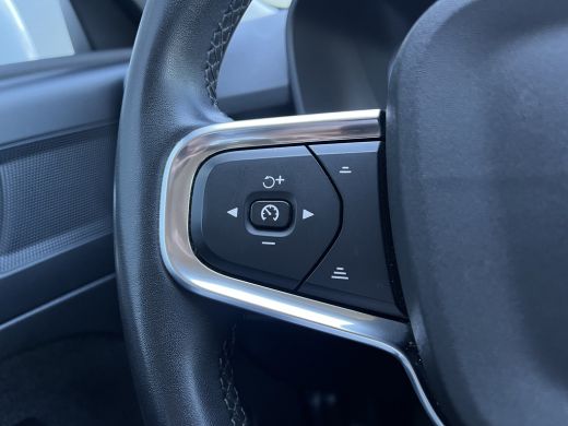 Volvo  XC40 1.5 T2 Momentum Business | Pilot Assist | Camera | Trekhaak | Keyless | ActivLease financial lease
