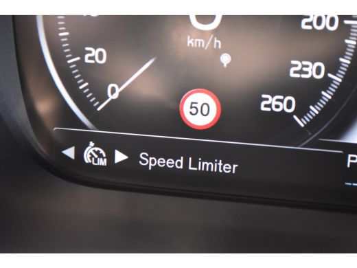 Volvo  XC90 T8 Twin Engine AWD R-Design | Pano | Trekhaak | B&W | Luchtvering | Bomvol! | ActivLease financial lease