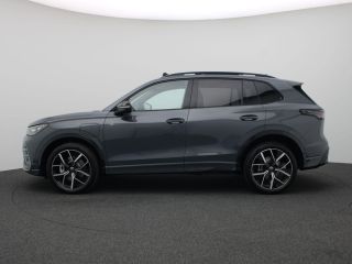 Volkswagen Tiguan 1.5 eHybrid R-Line Edition Black style, panoramadak, matrix led, trekhaak, 360gr. camera, adaptiv...