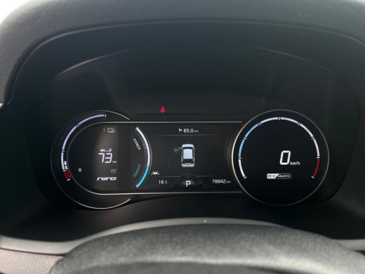 Kia e-Niro ExecutiveLine 64 kWh NL AUTO | LEDER | STOELVERW | STOELVERKOEL | CAMERA | CARPLAY | ActivLease financial lease