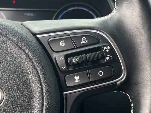Kia e-Niro ExecutiveLine 64 kWh NL AUTO | LEDER | STOELVERW | STOELVERKOEL | CAMERA | CARPLAY | ActivLease financial lease