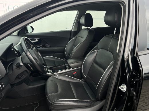 Kia e-Niro ExecutiveLine 64 kWh NL AUTO | LEDER | STOELVERW | STOELVERKOEL | CAMERA | CARPLAY | ActivLease financial lease