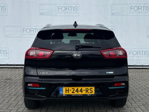 Kia e-Niro ExecutiveLine 64 kWh NL AUTO | LEDER | STOELVERW | STOELVERKOEL | CAMERA | CARPLAY | ActivLease financial lease