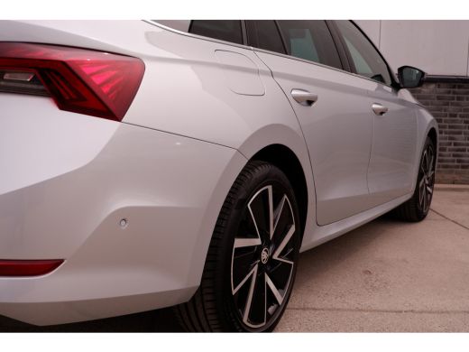 Skoda Octavia Combi 1.4 TSI iV PHEV Business Edition | Head-Up | Carplay | LED | Camera | Memory | Navi | Sfeer... ActivLease financial lease