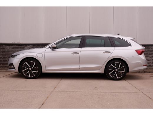 Skoda Octavia Combi 1.4 TSI iV PHEV Business Edition | Head-Up | Carplay | LED | Camera | Memory | Navi | Sfeer... ActivLease financial lease