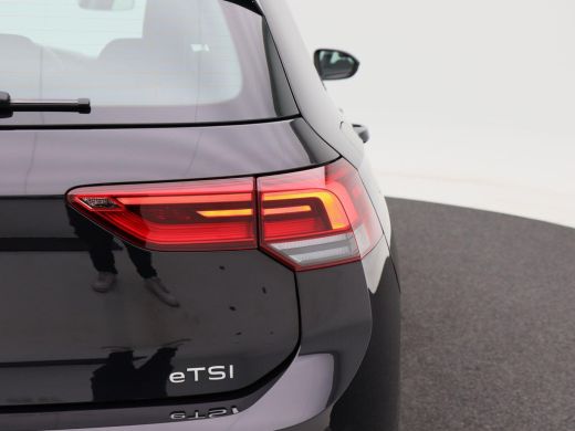 Volkswagen Golf 1.0 eTSi 110 Pk Automaat Life | Adaptive Cruise Control | Climate Control | Parkeersensoren | Nav... ActivLease financial lease