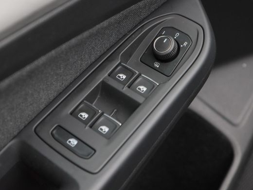 Volkswagen Golf 1.0 eTSi 110 Pk Automaat Life | Adaptive Cruise Control | Climate Control | Parkeersensoren | Nav... ActivLease financial lease