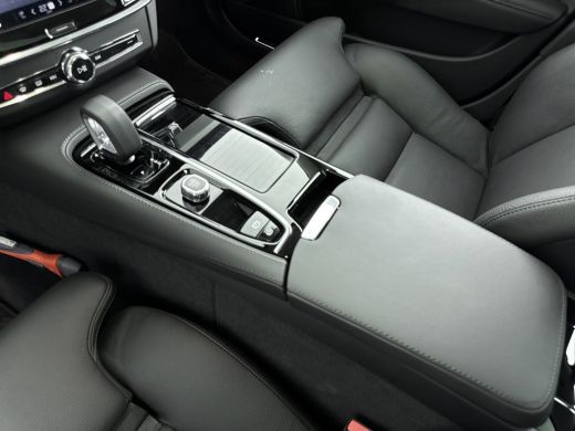Volvo  V90 2.0 T8 Plug-in hybrid AWD Ultra Dark | Luchtvering | PDC + 360 camera | 20 inch LM Velgen | Stoel... ActivLease financial lease