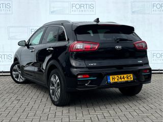 Kia e-Niro ExecutiveLine 64 kWh NL AUTO | LEDER | STOELVERW | STOELVERKOEL | CAMERA | CARPLAY |