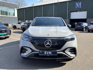 Mercedes EQE SUV 500 4Matic AMG Line 91 kWh ELEK. TREKHAAK | MEMORY SEAT | PANO | BOMVOLLE AUTO