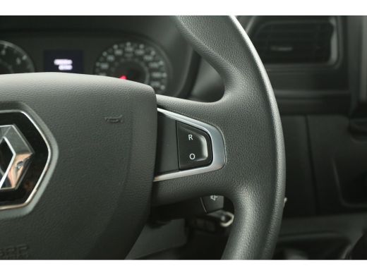 Renault Master T35 2.3 dCi L2H2 180PK Airco Camera Carplay Cruise Navigatie PDC 3 Persoons Elektrpakket ActivLease financial lease