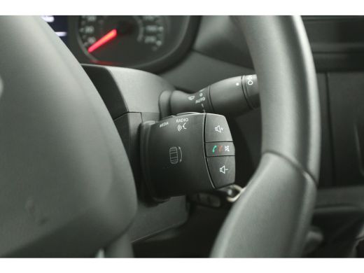 Renault Master T35 2.3 dCi L2H2 180PK Airco Camera Carplay Cruise Navigatie PDC 3 Persoons Elektrpakket ActivLease financial lease