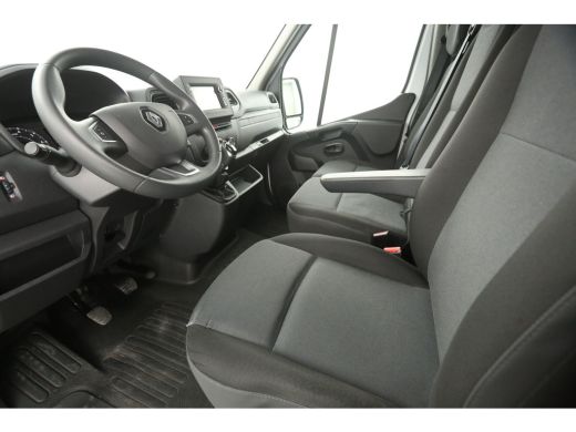 Renault Master T35 2.3 dCi L2H2 180PK Airco Camera Carplay Cruise Navigatie PDC 3 Persoons Elektrpakket ActivLease financial lease