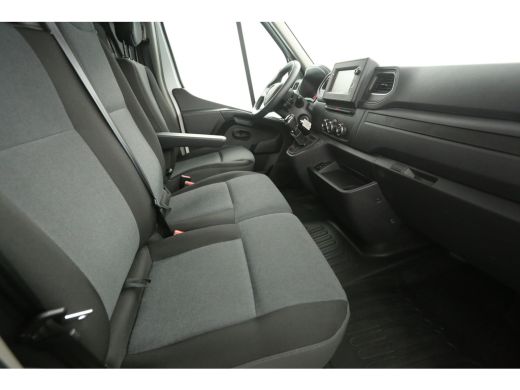 Renault Master T35 2.3 dCi L2H2 180PK Airco Camera Carplay Cruise Navigatie PDC 3 Persoons Elektrpakket ActivLease financial lease