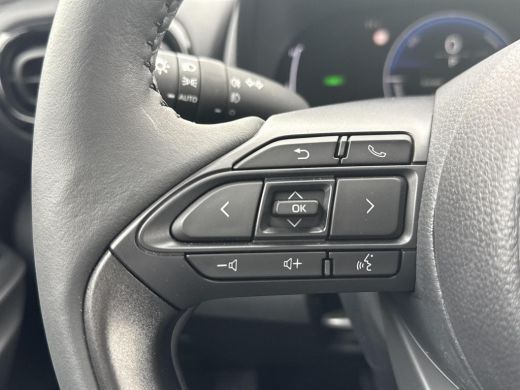 Toyota Yaris Cross 1.5 Hybrid 115 First Edition **STOEL EN STTURWIELVERWARMING/ KEYLESS/ 36 MAANDEN GARANTIE** ActivLease financial lease