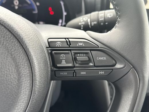 Toyota Yaris Cross 1.5 Hybrid 115 First Edition **STOEL EN STTURWIELVERWARMING/ KEYLESS/ 36 MAANDEN GARANTIE** ActivLease financial lease