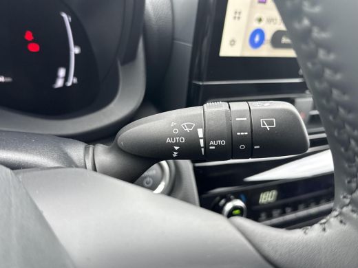 Toyota Yaris Cross 1.5 Hybrid 115 First Edition **STOEL EN STTURWIELVERWARMING/ KEYLESS/ 36 MAANDEN GARANTIE** ActivLease financial lease