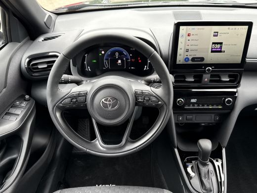 Toyota Yaris Cross 1.5 Hybrid 115 First Edition **STOEL EN STTURWIELVERWARMING/ KEYLESS/ 36 MAANDEN GARANTIE** ActivLease financial lease