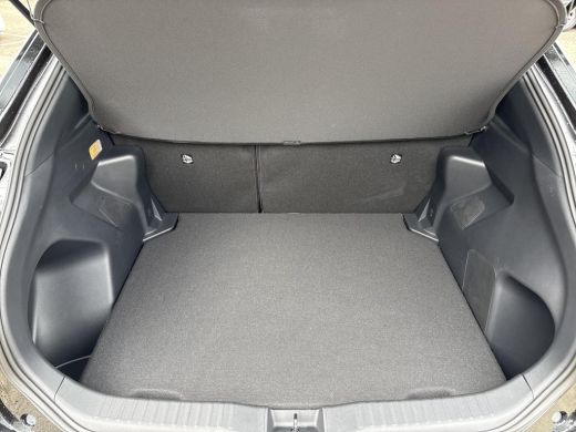 Toyota Yaris Cross 1.5 Hybrid 115 First Edition **STOEL EN STTURWIELVERWARMING/ KEYLESS/ 36 MAANDEN GARANTIE** ActivLease financial lease