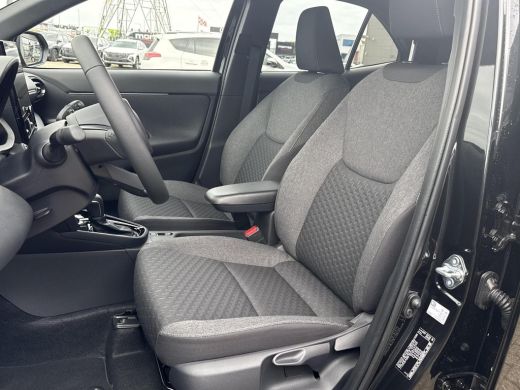 Toyota Yaris Cross 1.5 Hybrid 115 First Edition **STOEL EN STTURWIELVERWARMING/ KEYLESS/ 36 MAANDEN GARANTIE** ActivLease financial lease