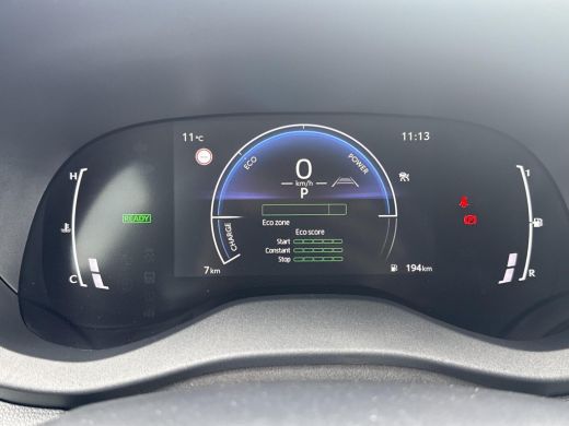 Toyota Yaris Cross 1.5 Hybrid 115 First Edition **STOEL EN STTURWIELVERWARMING/ KEYLESS/ 36 MAANDEN GARANTIE** ActivLease financial lease
