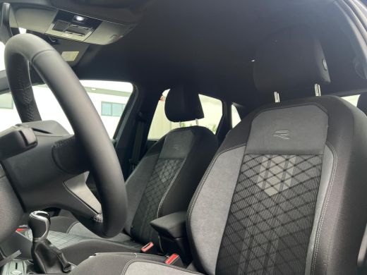 Volkswagen Polo R-Line Business Inclusief €2000,- inruilvoordeel  | 'App-Connect' draadloze smartphone integratie... ActivLease financial lease