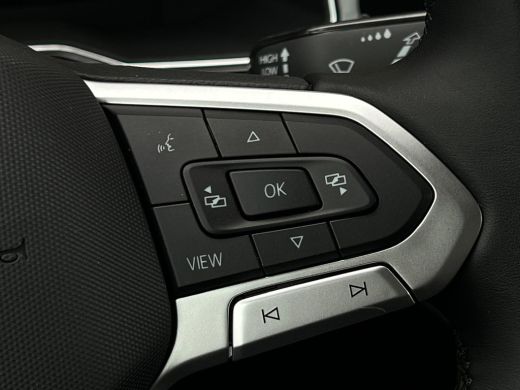 Volkswagen Polo R-Line Business Inclusief €2000,- inruilvoordeel  | 'App-Connect' draadloze smartphone integratie... ActivLease financial lease