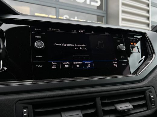 Volkswagen Polo R-Line Business Inclusief €2000,- inruilvoordeel  | 'App-Connect' draadloze smartphone integratie... ActivLease financial lease