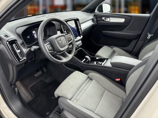 Volvo  XC40 B4 Plus Dark ActivLease financial lease