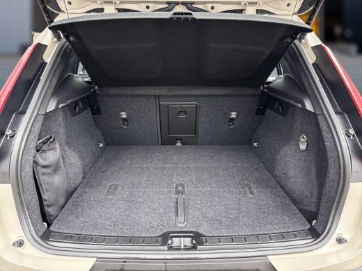 Volvo  XC40 B4 Plus Dark ActivLease financial lease