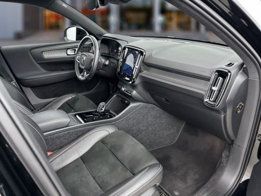 Volvo  XC40 Recharge P8 AWD R-Design | Panoramadak | Parkeercamera | Adaptieve cruise | BLIS | Stoel/stuur/ac... ActivLease financial lease