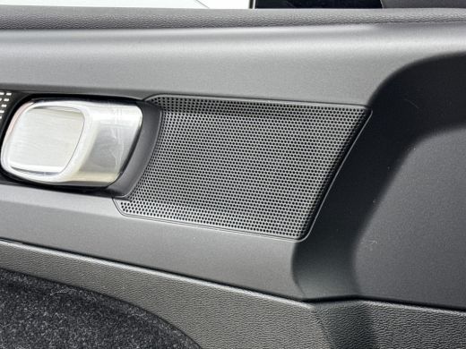 Volvo  XC40 Recharge P8 AWD R-Design | Panoramadak | Parkeercamera | Adaptieve cruise | BLIS | Stoel/stuur/ac... ActivLease financial lease