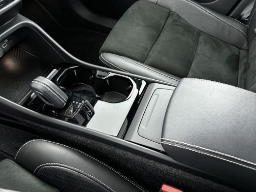 Volvo  XC40 Recharge P8 AWD R-Design | Panoramadak | Parkeercamera | Adaptieve cruise | BLIS | Stoel/stuur/ac... ActivLease financial lease