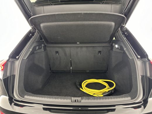 Audi Q4 e-tron 40 S edition 77 kWh S-Line-Sportpack [ 3-Fase ] (INCL-BTW) *HEAT-PUMP | LEATHER-FABRIC | MATRIX-L... ActivLease financial lease