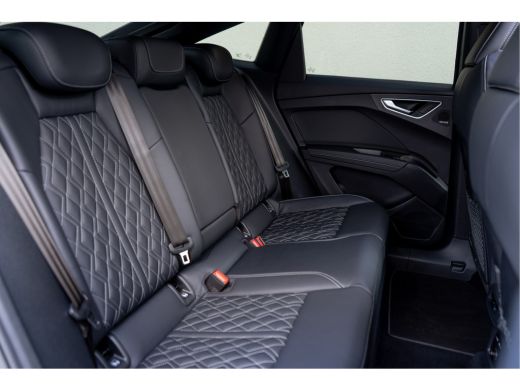 Audi Q4 Sportback e-tron 40 / 2x S-line/ Sonos/ Head-Up/ Ruit-leder/ Adaptive Cruise Control/ Panoramadak/ 150kW (204PK) ActivLease financial lease