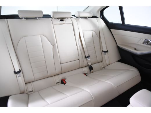 BMW 3-serie 330e Business Edition Plus *1ste Eigenaar*Navigatie*Park assist* ActivLease financial lease