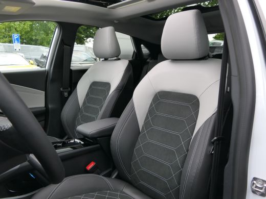 Ford Puma Gen-E Premium 44 kWh | Panoramadak | Winterpack | 360 Camera | Adaptive Cruise | BLIS | Matrix LED ActivLease financial lease