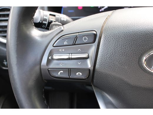 Hyundai KONA EV Premium 64 kWh | LEDER | CAMERA | ADATIPVE CRUISE | STOELVERW + VERKOELING! | HEAD-UP | FULL O... ActivLease financial lease
