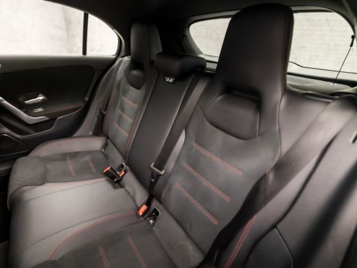 Mercedes A-Klasse 180 AMG Sport Night Upgrade (SCHUIFDAK, GROOT NAVI, LEDER/ALCANTARA, STOELVERWARMING, WIDESCREEN,... ActivLease financial lease