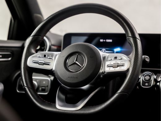 Mercedes A-Klasse 180 AMG Sport Night Upgrade (SCHUIFDAK, GROOT NAVI, LEDER/ALCANTARA, STOELVERWARMING, WIDESCREEN,... ActivLease financial lease