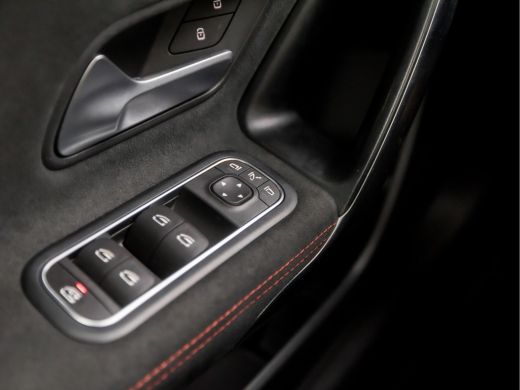Mercedes A-Klasse 180 AMG Sport Night Upgrade (SCHUIFDAK, GROOT NAVI, LEDER/ALCANTARA, STOELVERWARMING, WIDESCREEN,... ActivLease financial lease