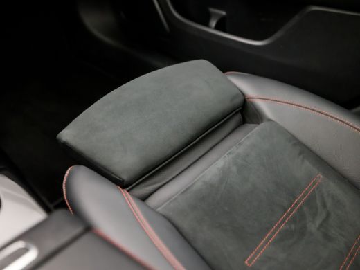 Mercedes A-Klasse 180 AMG Sport Night Upgrade (SCHUIFDAK, GROOT NAVI, LEDER/ALCANTARA, STOELVERWARMING, WIDESCREEN,... ActivLease financial lease