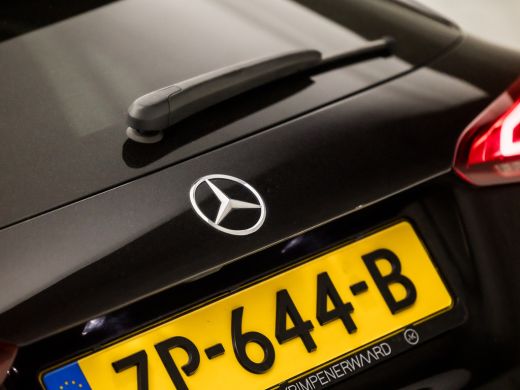 Mercedes A-Klasse 180 AMG Sport Night Upgrade (SCHUIFDAK, GROOT NAVI, LEDER/ALCANTARA, STOELVERWARMING, WIDESCREEN,... ActivLease financial lease