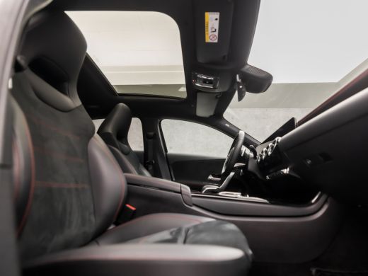 Mercedes A-Klasse 180 AMG Sport Night Upgrade (SCHUIFDAK, GROOT NAVI, LEDER/ALCANTARA, STOELVERWARMING, WIDESCREEN,... ActivLease financial lease