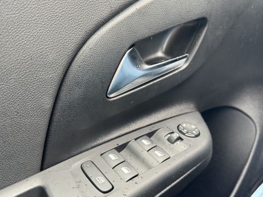 Opel Corsa Hybrid 1.2 Turbo 110 pk | Draadloze Apple Carplay en Android Auto | Draadloze telefoonlader | Key... ActivLease financial lease