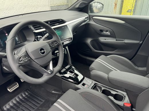 Opel Corsa Hybrid 1.2 Turbo 110 pk | Draadloze Apple Carplay en Android Auto | Draadloze telefoonlader | Key... ActivLease financial lease