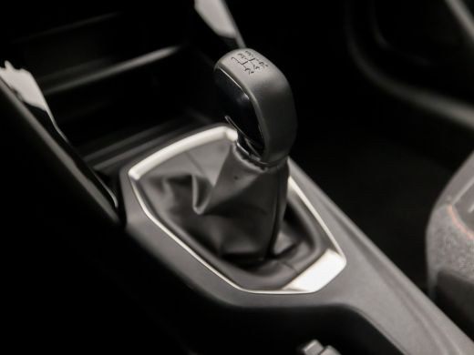 Peugeot 208 1.2 PureTech Sport (APPLE CARPLAY, GROOT NAVI, PARKEERSENSOREN, SPORTSTOELEN, LED KOPLAMPEN, LANE... ActivLease financial lease
