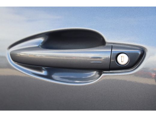 Peugeot 5008 1.2 HYBRID 136PK GT PACK AUTOMAAT / NAVI / CLIMA / PDC / 19" LMV / CAMERA / KEYLESS / PANO. DAK /... ActivLease financial lease