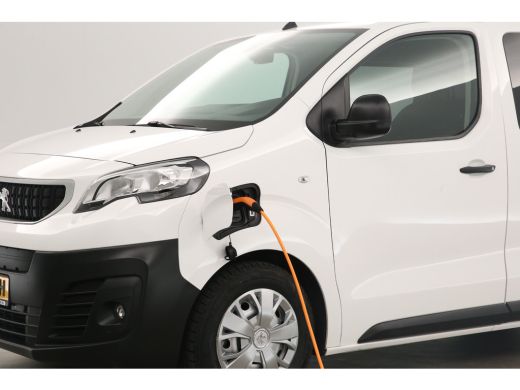 Peugeot e-Expert L3H1 75 kWh | GRATIS E-Step! | Elektrisch | Dubbele Cabine | 5 Persoons | Airco Camera Carplay Na... ActivLease financial lease