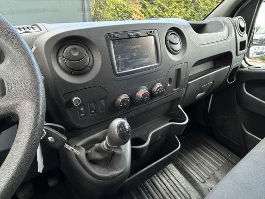 Renault Master T35 2.3 dCi 131 PK / L2H2 / 1e EIG. / AIRCO / CRUISE / NAVI / IMPERIAAL / TREKHAAK ActivLease financial lease